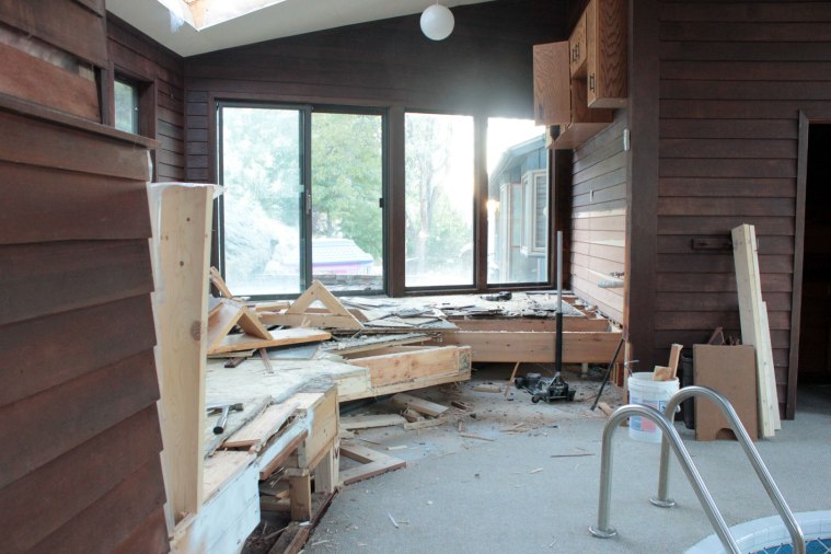 Half-Demoed-Pool-House-Wet-Bar