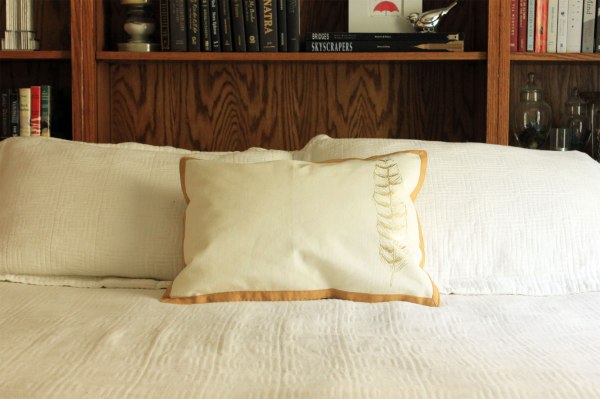 Place Mat Pillow and Cover Tutorial on Bed