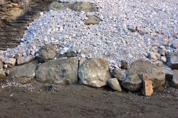 Boulders-and-Landscaping-in-Back-Yard