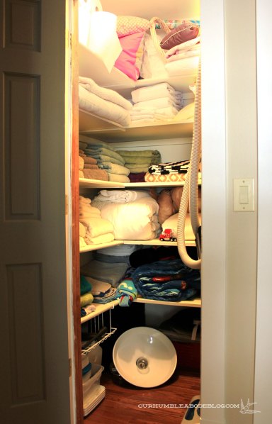 Linen-Closet-Before-Organizing