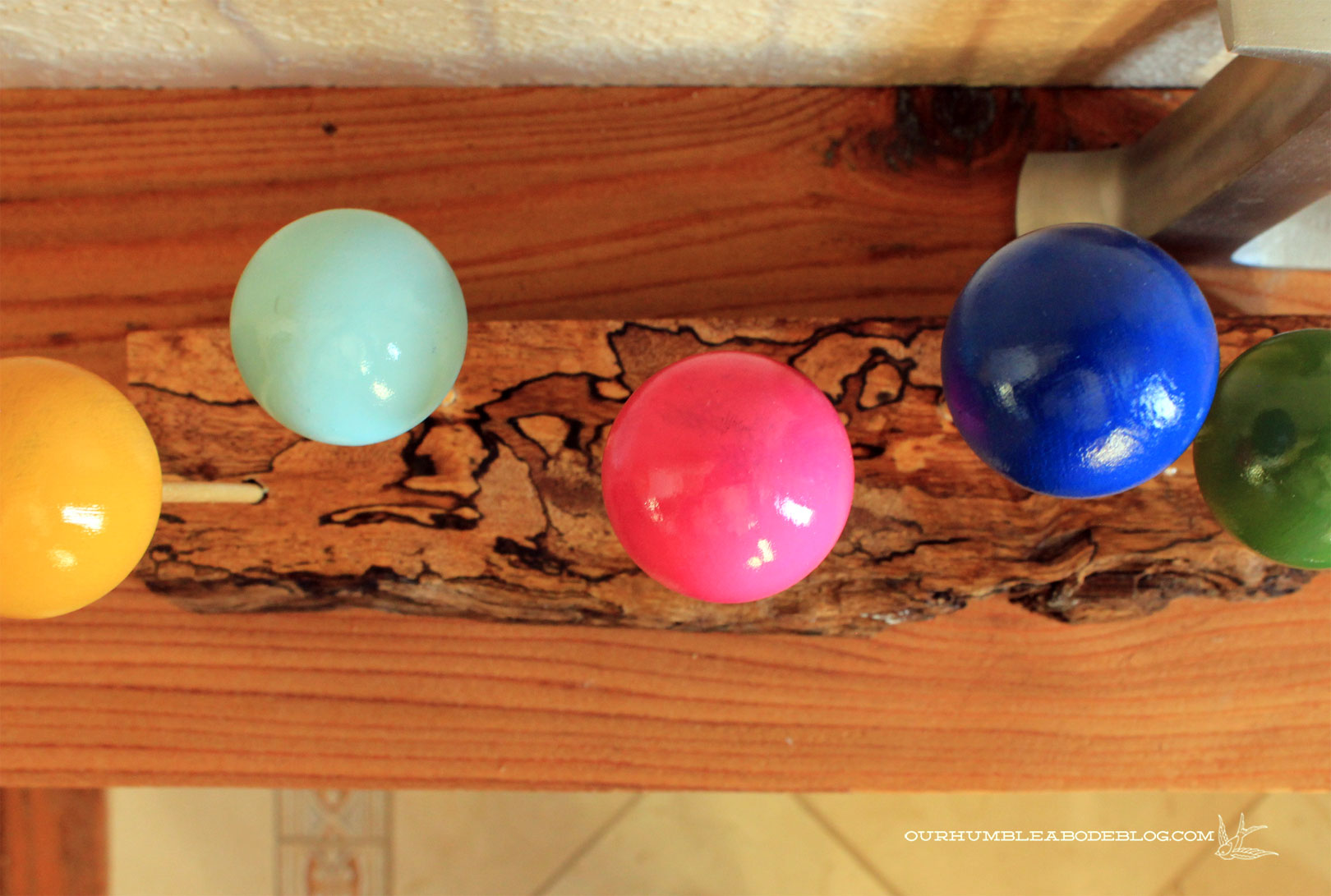 Entry-Mitten-Rack-Sculpture-Top-Detail