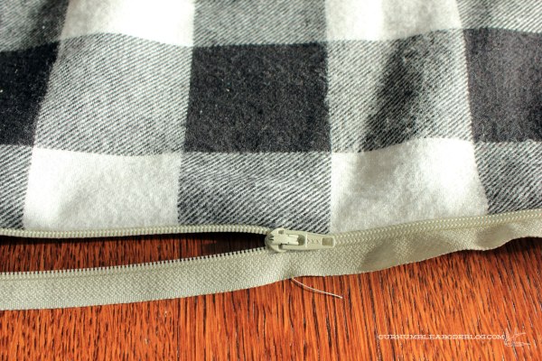 Zipper-Tutorial-One-Side-Sewn
