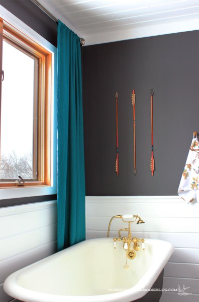 Master-Bathroom-Arrow-Art-Above-Tub