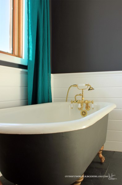 Master-Bathroom-Claw-Foot-Tub-from-Door