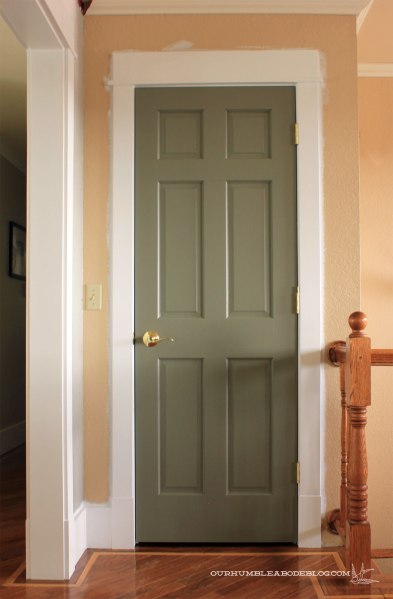Entry-Closet-Door-Painted-with-New-Trim