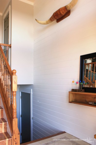 Finished-T-and-G-Plank-Entry-Wall-from-Front-Door