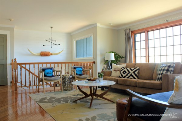 Finished-T-and-G-Plank-Entry-Wall-in-Living-Room