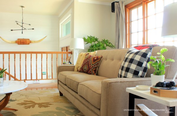 Flexsteel-Rachael-Sofa-in-Living-Room-Toward-Entry