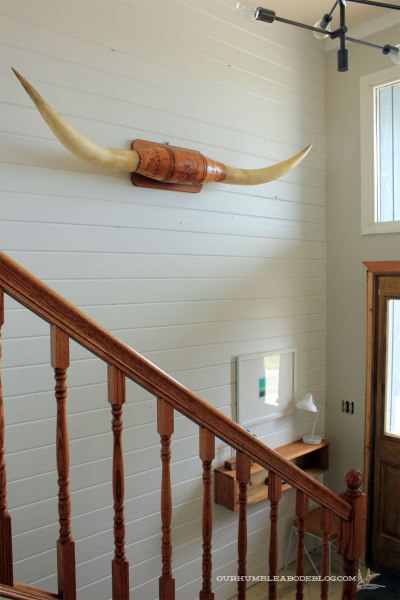 Painting-Well-Art-in-Entry-from-Stairs