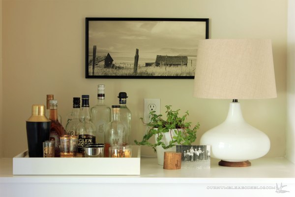 Glass-Lamp-on-Bar-Detail