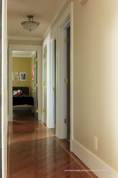 SnapPower-Outlet-Cover-in-Hall