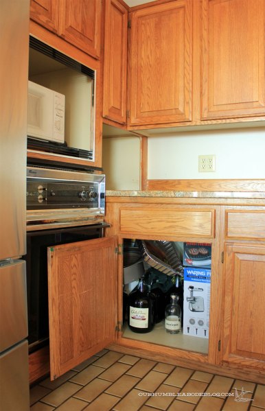 Corner-Cabinet-in-Kitchen