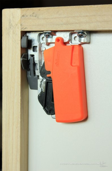 Kitchen-Drawers-Blum-Undermount-Clips-Side