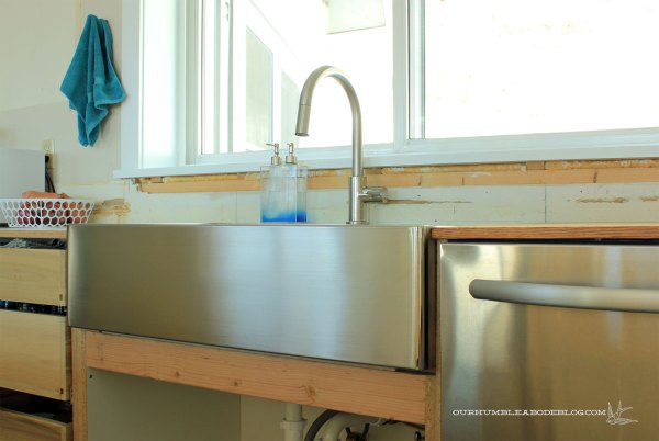 Kitchen-Sink-Installed-with-Faucet