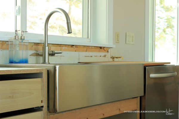 Kitchen-Sink-with-Dishwasher