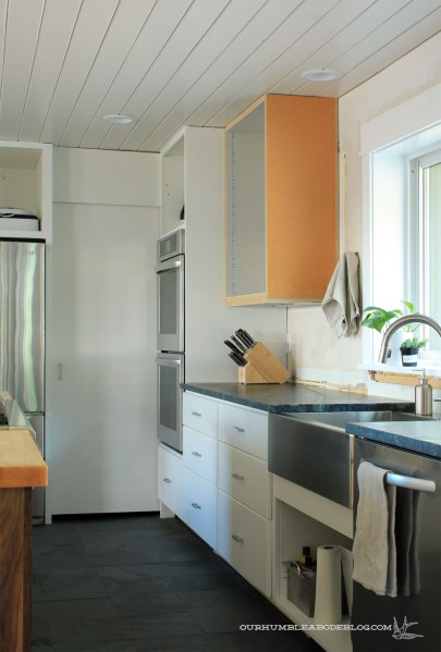 Kitchen-with-Drawer-Fronts-from-Table