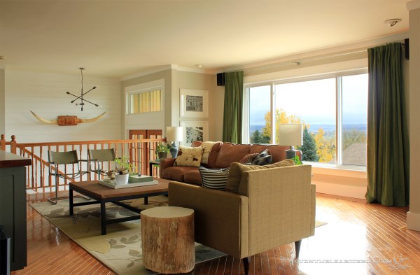 Living-Room-Arrangement-Before-Window-Seat