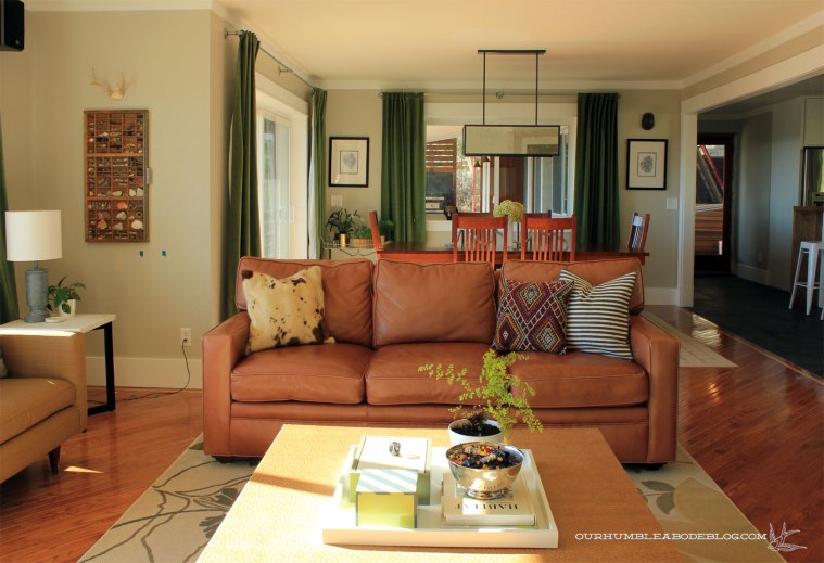 Parallel-Couch-Window-Seat-Arrangement-Toward-Dining