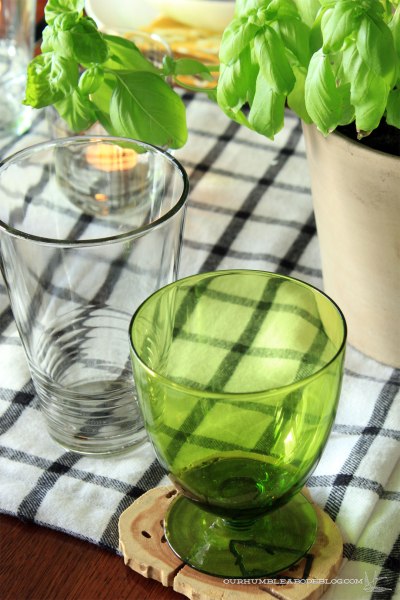 Thanksgiving-Table-Setting-Glasses-and-Coaster