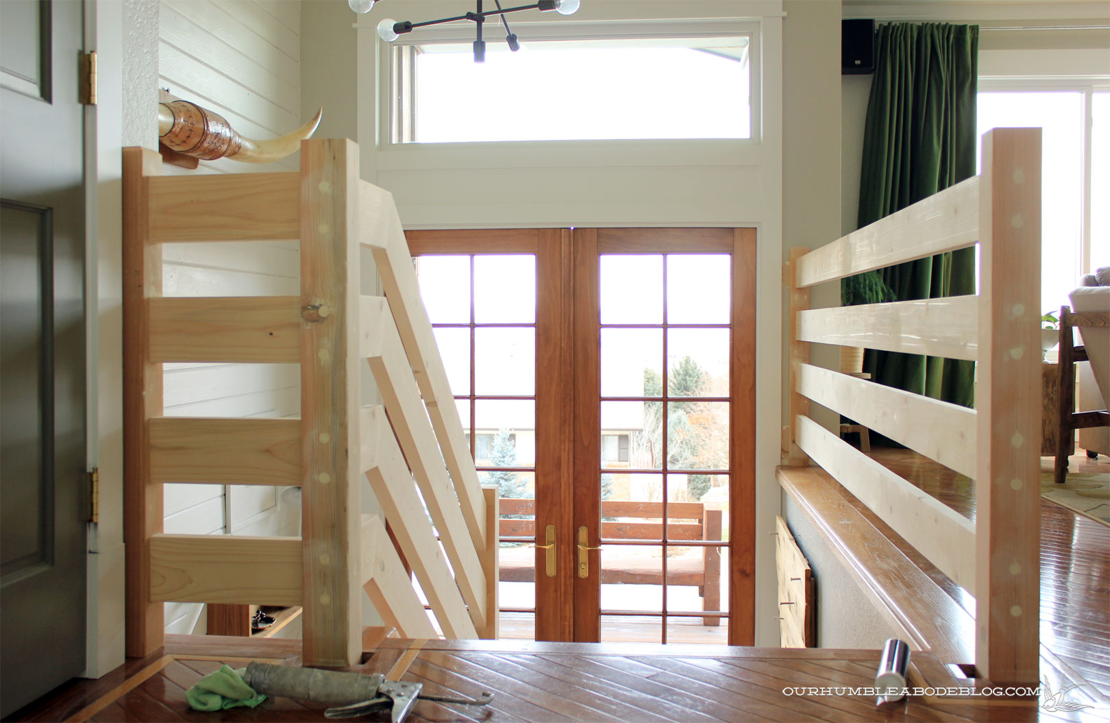 Horizontal-Railing-Installed-at-Top