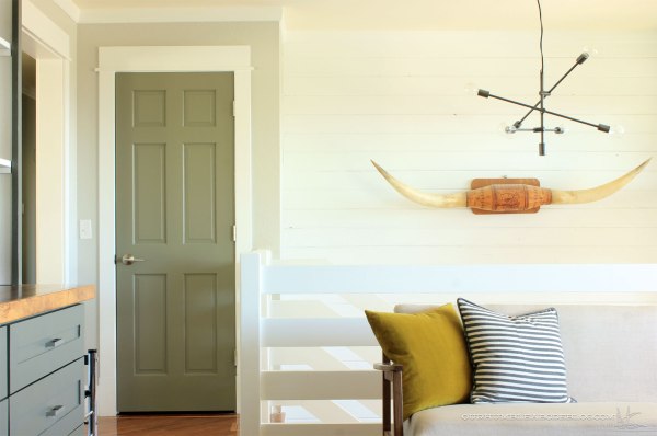 Schlage-Door-Handle-on-Entry-Closet-Door