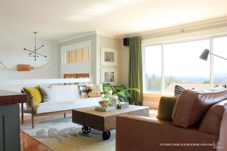 Beam-Coffee-Table-in-Living-Room