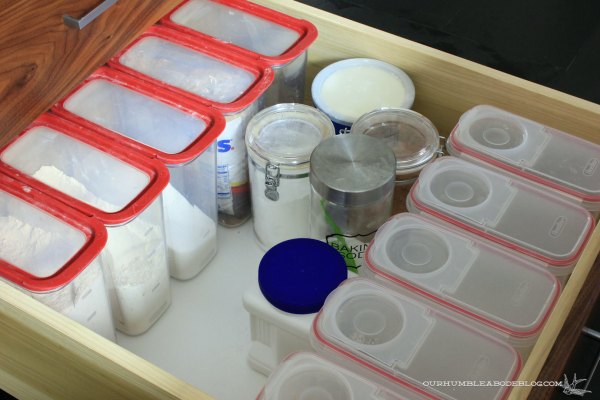 kitchen-drawer-baking-supplies