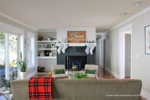 a-thrill-of-hope-sign-on-mantle-overall