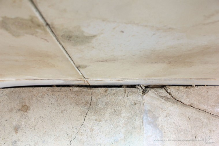 pool-condition-gap-at-side