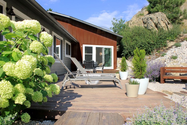 Back-Deck-Lounge-Chairs-from-Walkway