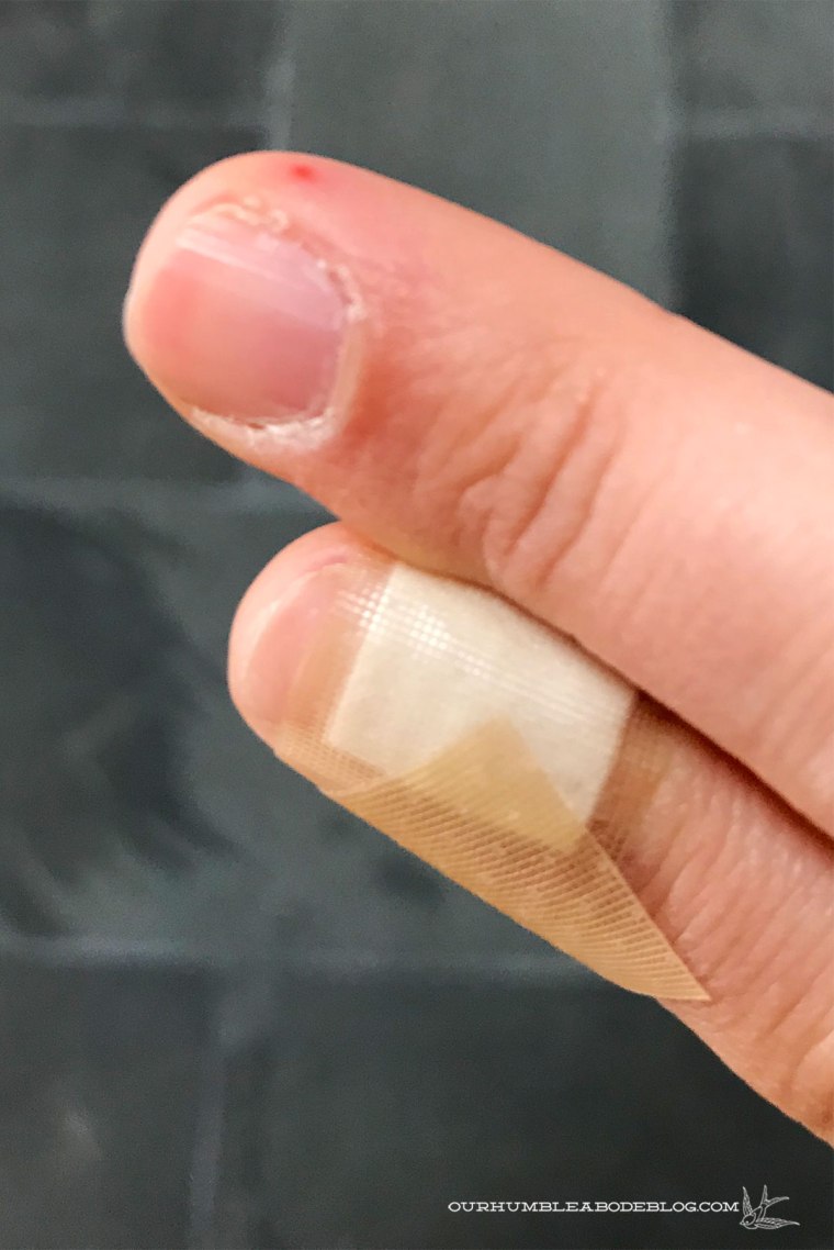 Caulking-Tips-Scratched-Fingers