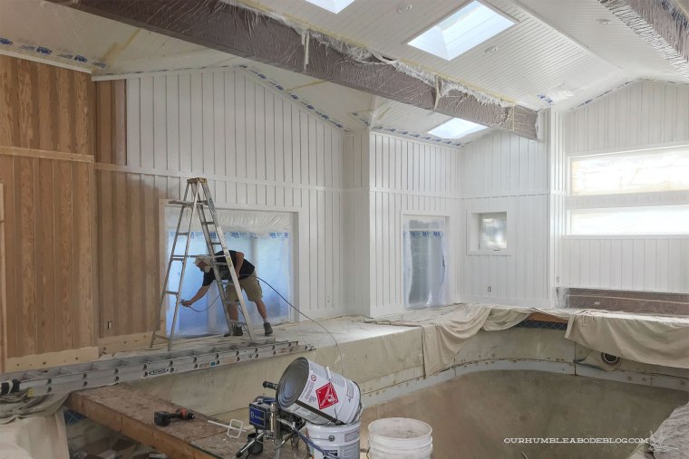 Priming-Pool-House-Walls-Center-Bump-out