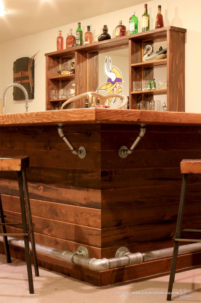 Rustic-Bar-Corner-Detail