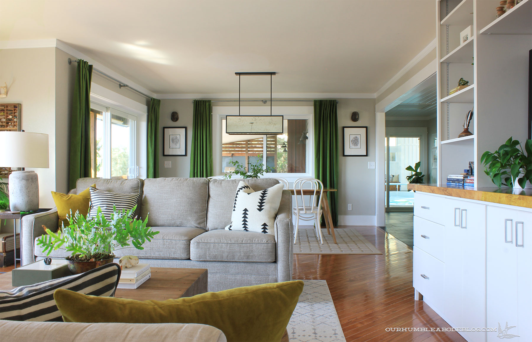 Seno-Dining-Table-with-Living-Room